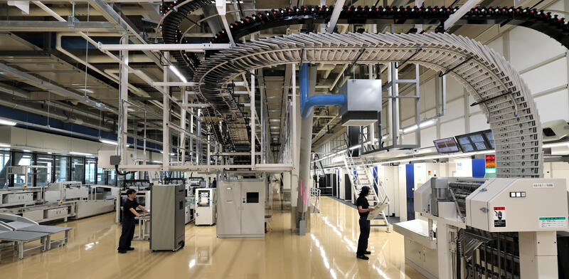 新聞印刷、進化形へ ワンフロア構造や開かれた工場 信濃毎日新聞の松本