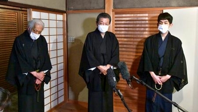 裏千家「若宗匠」継承の献茶式 次期家元の宗史氏|信濃毎日新聞デジタル 信州・長野県のニュースサイト