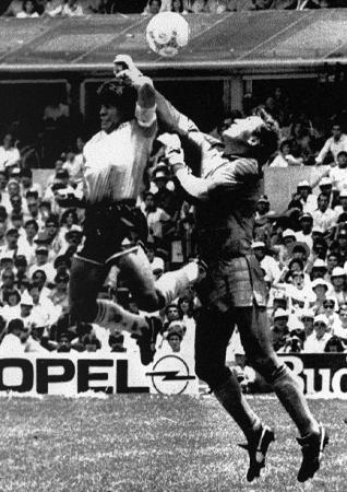 サッカー、マラドーナさん死去 元アルゼンチン代表、60歳｜信濃毎日