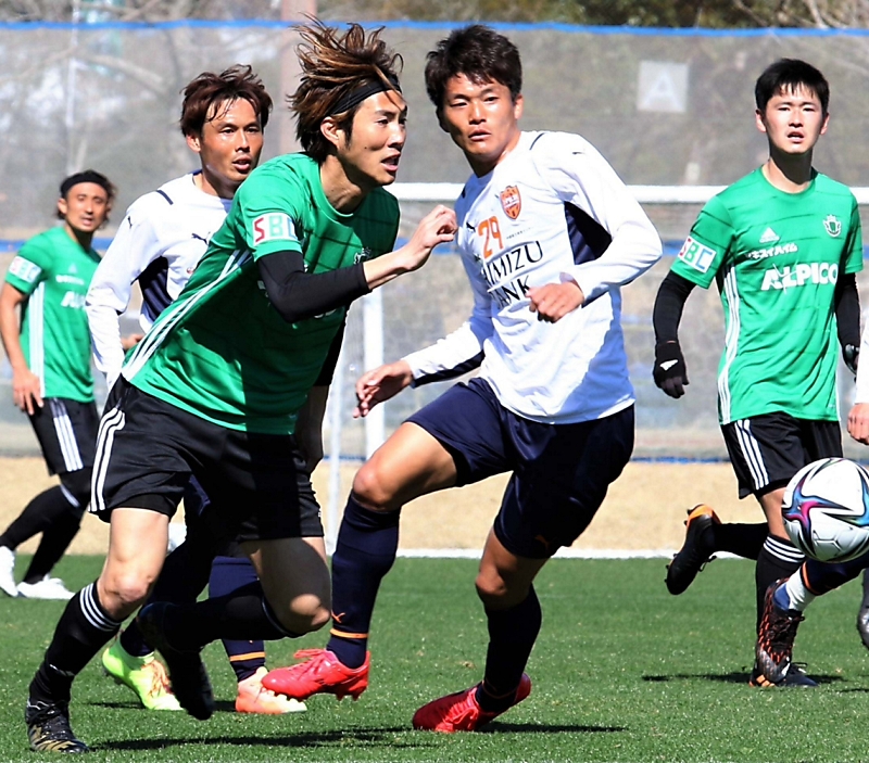 山雅 ４バックか３バックか ３次キャンプ 練習試合でテスト 信毎web 信濃毎日新聞
