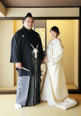御嶽海　妻 小結高安に第１子の長女が誕生 妻は演歌歌手の杜このみさん｜信濃毎日新聞デジタル 信州・長野県のニュースサイト