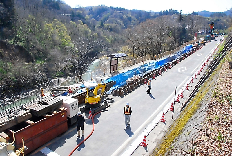 国道１９号路面沈下で通行止め１ヵ月 影響ずしり 長野市信州新町 信毎web 信濃毎日新聞