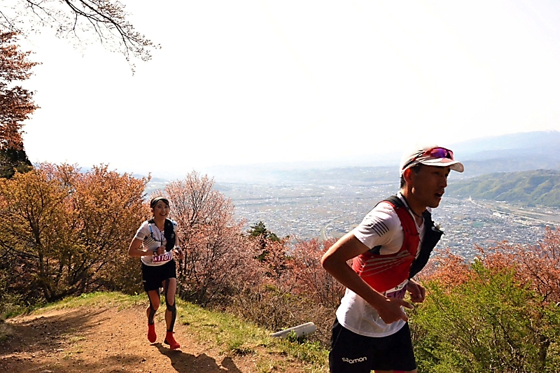 太郎山を駆け登れ 計６００人余 タイム競う 信毎web 信濃毎日新聞