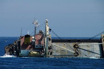 島根沖で北朝鮮貨物船沈没 タンカー救助乗員21人無事｜信濃毎日新聞