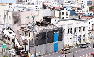 上諏訪駅近くの火災１カ月 旧富士銀行の隣接建物は解体へ 信濃毎日新聞デジタル 信州 長野県のニュースサイト