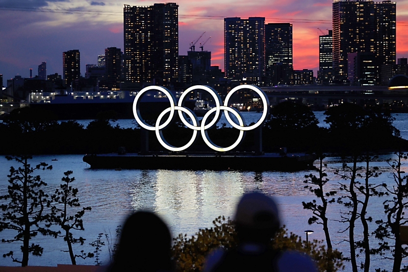 新型コロナと五輪 光と影 お台場の五輪マーク 眺める人たち 思い複雑 信濃毎日新聞デジタル