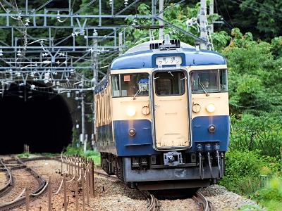 しなの鉄道の「横須賀色」115系 8月26日の営業運行で引退｜信濃