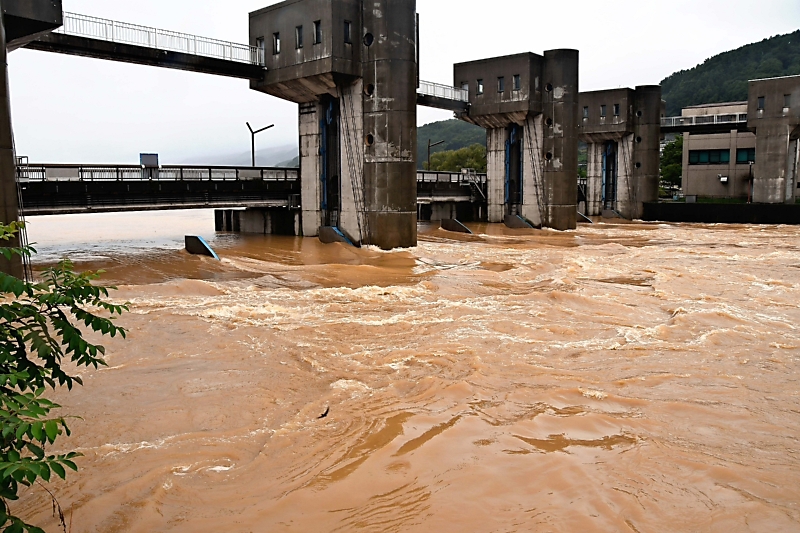 諏訪湖からの放流 大雨の15日 毎秒359トン 過去2番目の多さ 台風