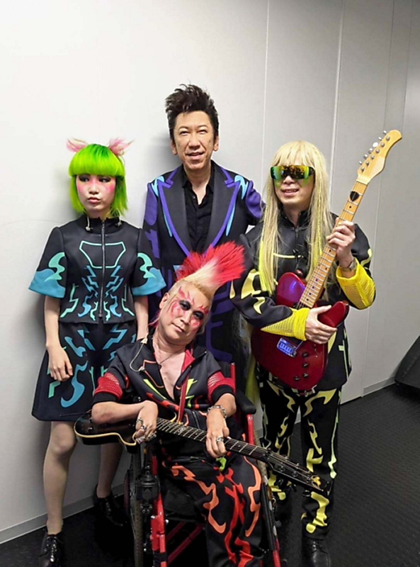 布袋さんと刻んだ 挑戦 長野のギタリスト川崎さん 高揚の開会式 俺を超えろ 楽しんでいこう 信毎web 信濃毎日新聞