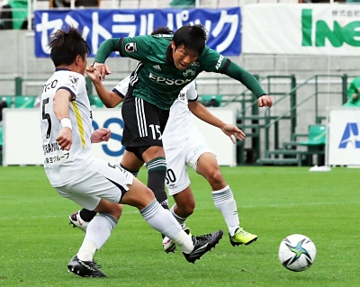 松本山雅 逆転勝ちで降格圏脱出 信濃毎日新聞デジタル 信州 長野県のニュースサイト 松本山雅 逆転勝ちで降格圏脱出 信濃毎日新聞デジタル 信州 長野県のニュースサイト