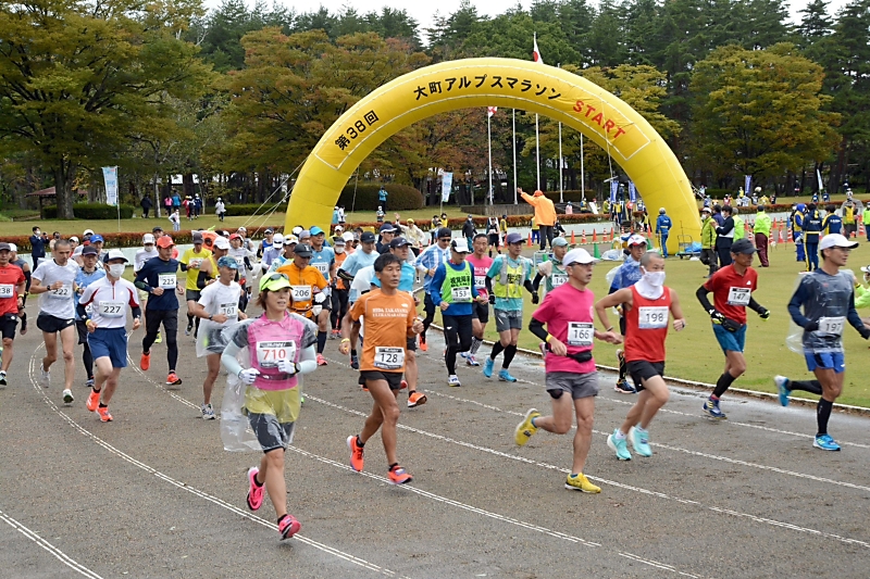 長野県内久々のフルマラソン 走れることに感謝 大町アルプスマラソン 信毎web 信濃毎日新聞