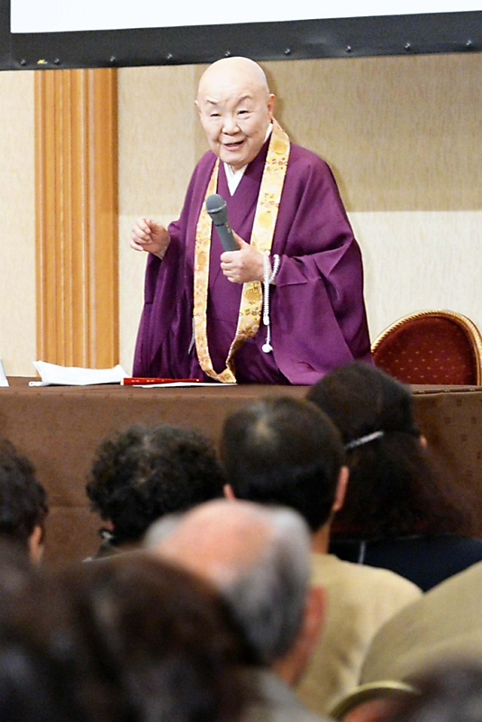 死去の瀬戸内寂聴さん、長野県内にも足跡 善光寺サミットでの講演から