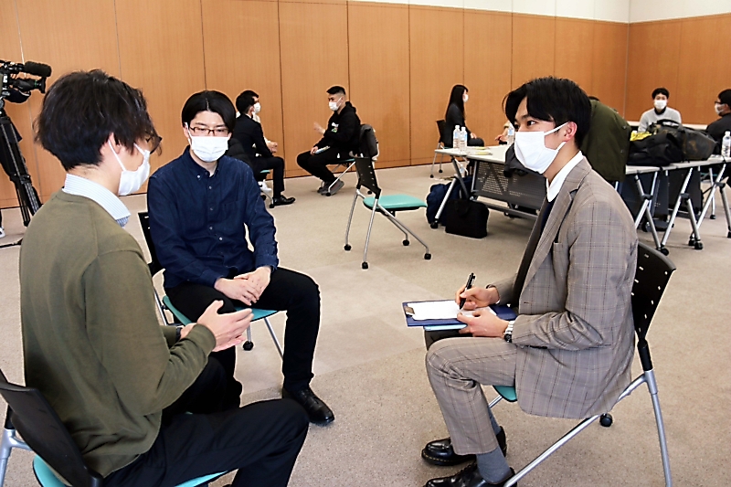 若手社員と就活生が交流 長野県の シューカツｎａｇａｎｏ応援隊 信濃毎日新聞デジタル 信州 長野県のニュースサイト