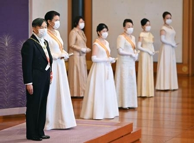 皇居 宮殿で新年祝賀の儀 愛子さま 成年皇族の初公務 信濃毎日新聞デジタル 信州 長野県のニュースサイト