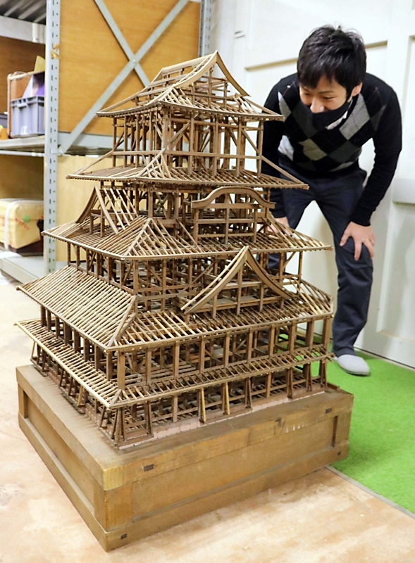 松本城の構造が詳しく分かります 天守の木組み模型を修復 新市立博物館