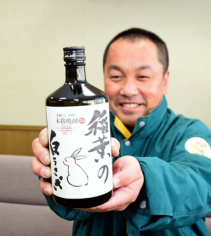 高木酒店、自社開発の麦焼酎「稲葉の白うさぎ」を発売 2日に「酒のスーパータカぎ」全店で｜信濃毎日新聞デジタル 信州・長野県のニュースサイト