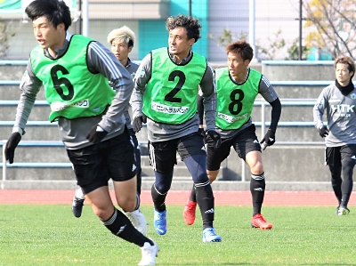 山雅 ４バック構築なるか 基本布陣３バックとの併用に挑戦 やりとりの質とスピードが鍵に 信濃毎日新聞デジタル