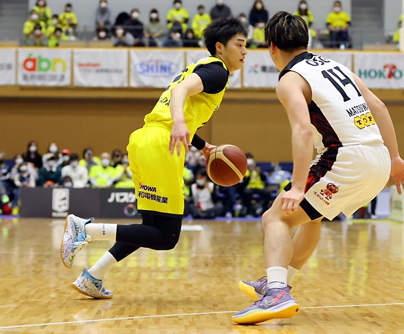 ｂ１信州 岡田のバッシュから目が離せない ウェブコラム 信濃毎日新聞デジタル