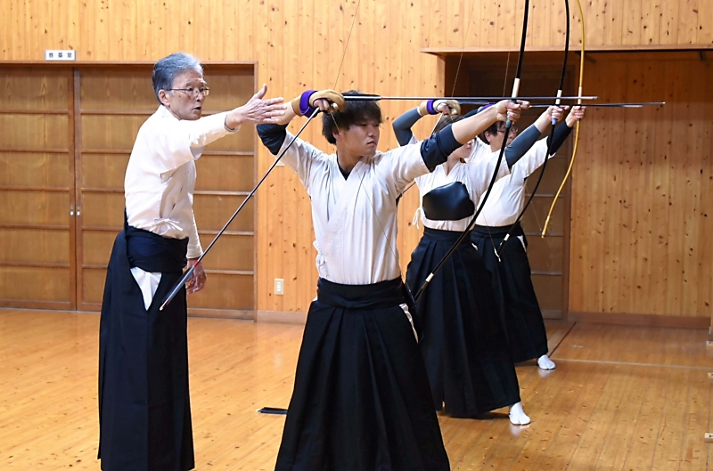 弓道、入賞逃した成年男子 的射た強化、県勢得点源に 〈信州スポーツ
