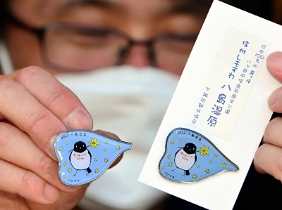 八島ケ原湿原」のオリジナルピンバッジ、初めて動物をデザイン 野鳥
