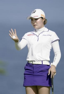 高橋彩華が63で首位 女子ゴルフ第1日 信濃毎日新聞デジタル 信州 長野県のニュースサイト 高橋彩華が63で首位 女子ゴルフ第1日 信濃毎日新聞デジタル 信州 長野県のニュースサイト