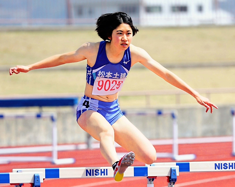 長野県春季陸上 女子400障害 南沢（松本土建）快勝｜信濃毎日新聞
