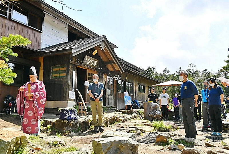 八ケ岳連峰 黒百合ヒュッテで「木魂祭」【動画もお楽しみください】｜信濃毎日 …