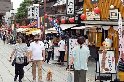 仲見世通り 若い世代向けの出店多彩〈新型コロナ下の善光寺御開帳〉｜信濃毎日新聞デジタル 信州・長野県のニュースサイト