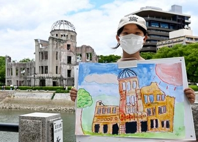 被爆者の講話聴き原爆ドーム描く 広島で子ども写生大会｜信濃毎日新聞