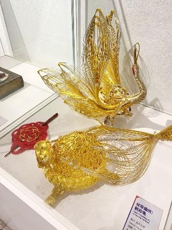 上海で長野の伝統工芸披露 飯田水引や伊那紬に注目｜信濃毎日新聞