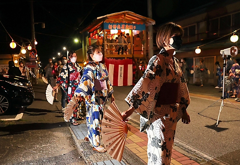 高原に涼やかな盆唄 3年ぶり「新野の盆踊り」 阿南町｜信濃毎日新聞