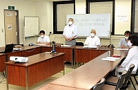知事選を総括した県民の会の代表者会議＝２５日、長野市