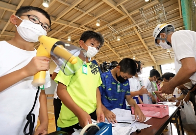小学生も住民と一緒に避難所運営 防災の日 に長野市裾花小学校が訓練 動画があります 信濃毎日新聞デジタル 信州 長野県のニュースサイト