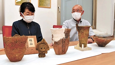諏訪考古学の原点見つかる 土器や顔面把手 下諏訪町の郷土史家孫宅に