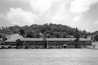 しなの歴史再見〉大正期建築 小学校の木造校舎 今は解体 当時伝える