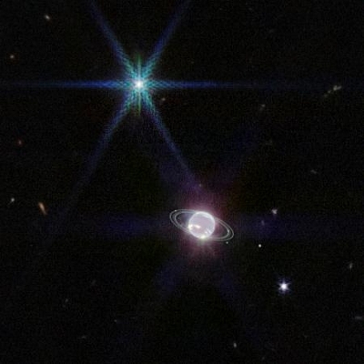 海王星の輪、くっきり ウェッブ宇宙望遠鏡観測｜信濃毎日新聞デジタル