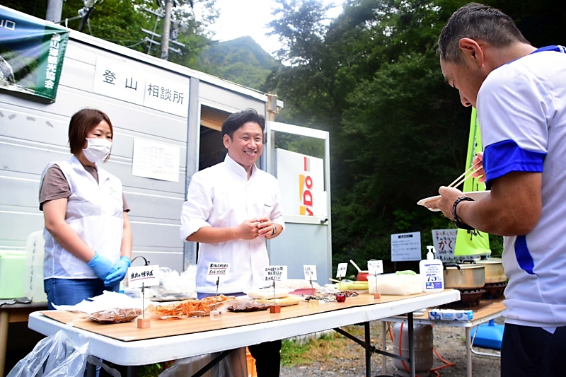 飯田市 遠山郷の登山メシ ジビエで開発 信濃毎日新聞デジタル 信州 長野県のニュースサイト