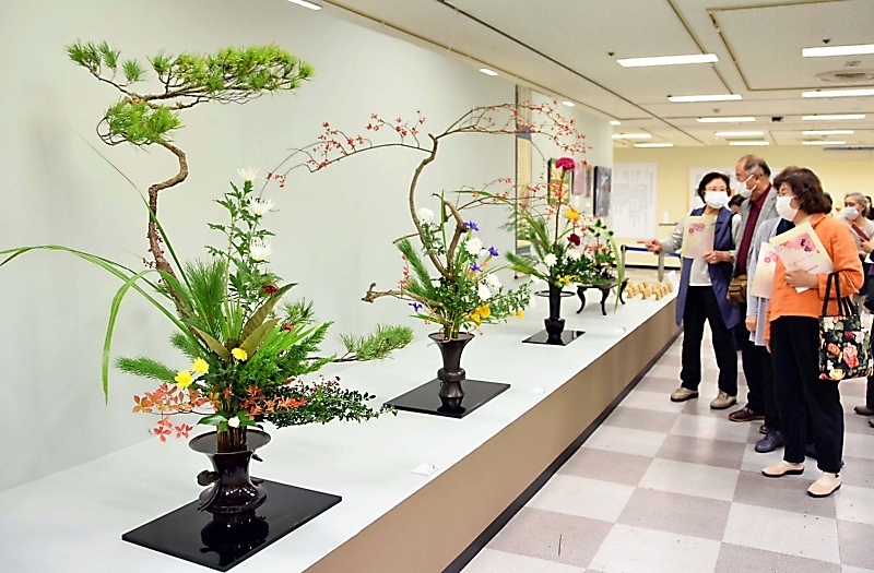 生け花で時代や歴史たどる 華道家元池坊松本支部80周年記念展