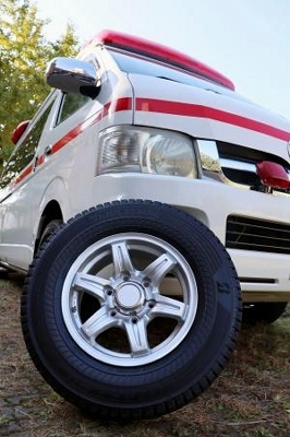 パンクでも走れる救急車 専用タイヤ開発、災害活用|信濃毎日 パンクでも走れる救急車 専用タイヤ開発、災害活用|信濃毎日