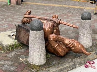 商店街で徳川家康像が倒される 名古屋、器物損壊容疑で捜査｜信濃毎日