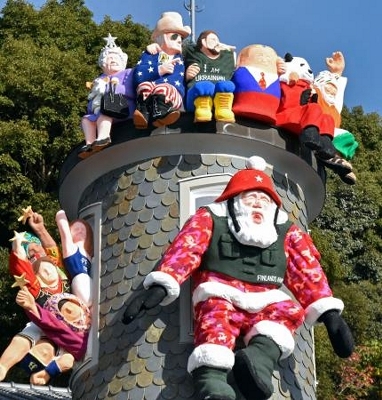 世相サンタ 命と平和訴え 神戸 異人館 人形で表現 信濃毎日新聞デジタル 信州 長野県のニュースサイト