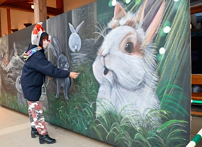 国営アルプスあずみの公園大町・松川地区に黒板アート えとのウサギに