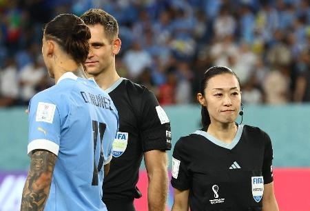 山下審判員が帰国 日本人女性初のｗ杯 信濃毎日新聞デジタル 信州 長野県のニュースサイト