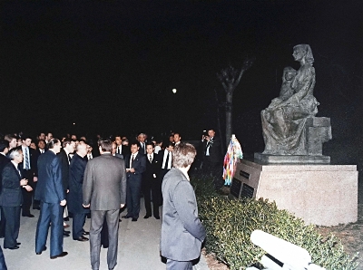 核大国首脳が被爆地初訪問 ゴルバチョフ氏の写真収録 1991年外交