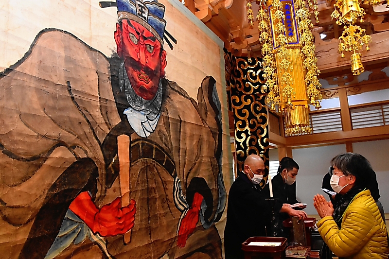 怖い？ 温かみ？ 8畳大の「閻魔大王図」、息のむ迫力 長野市松代町の