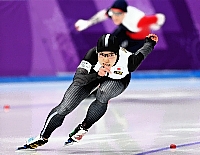 ３６秒９４の五輪新記録をマークした平昌五輪女子５００メートルの滑り＝２０１８年２月１８日