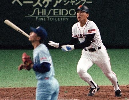 松井さん、ヤクルト戦で始球式 30年前、高津監督からプロ1号｜信濃