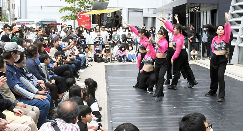 ストリートダンスの魅力、踊ってPR 松本市の信毎MGで「まちなか