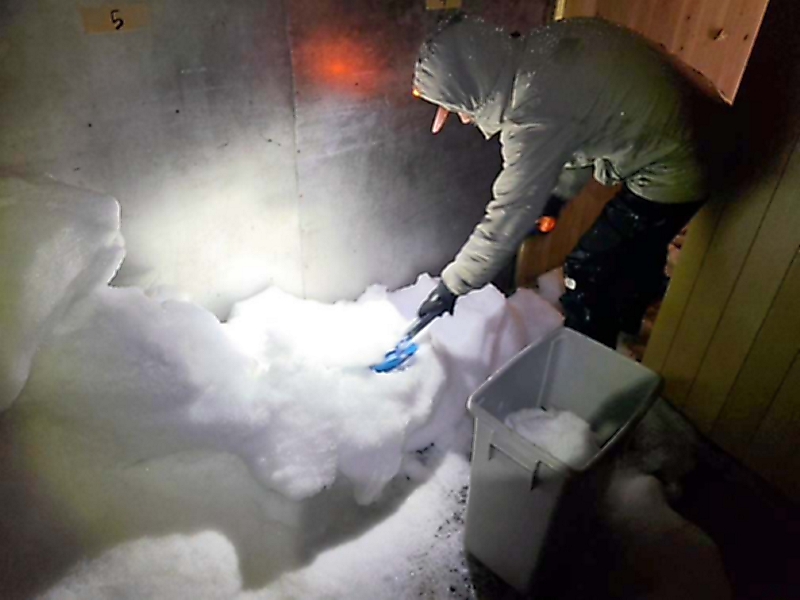 冬季休業中の北ア山小屋、登山者が無断で「11日間滞在」、ごみ散乱し
