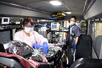 ドクターカーで県立こども病院に運ばれた子ども（手前）。出動から２時間１５分ほどで小児集中治療室に入った＝９日夜、安曇野市